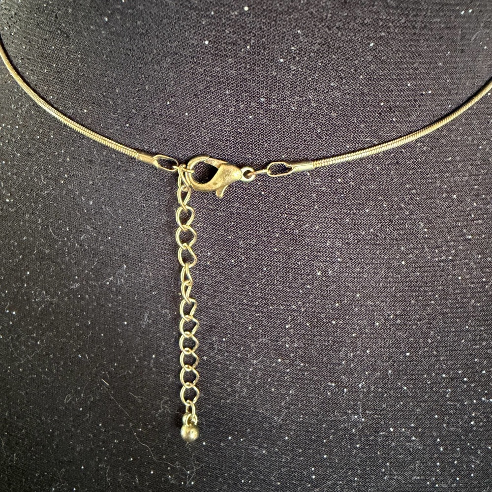 Vintage Elegant Gold tone Crystal Necklace - Picture 3 of 6